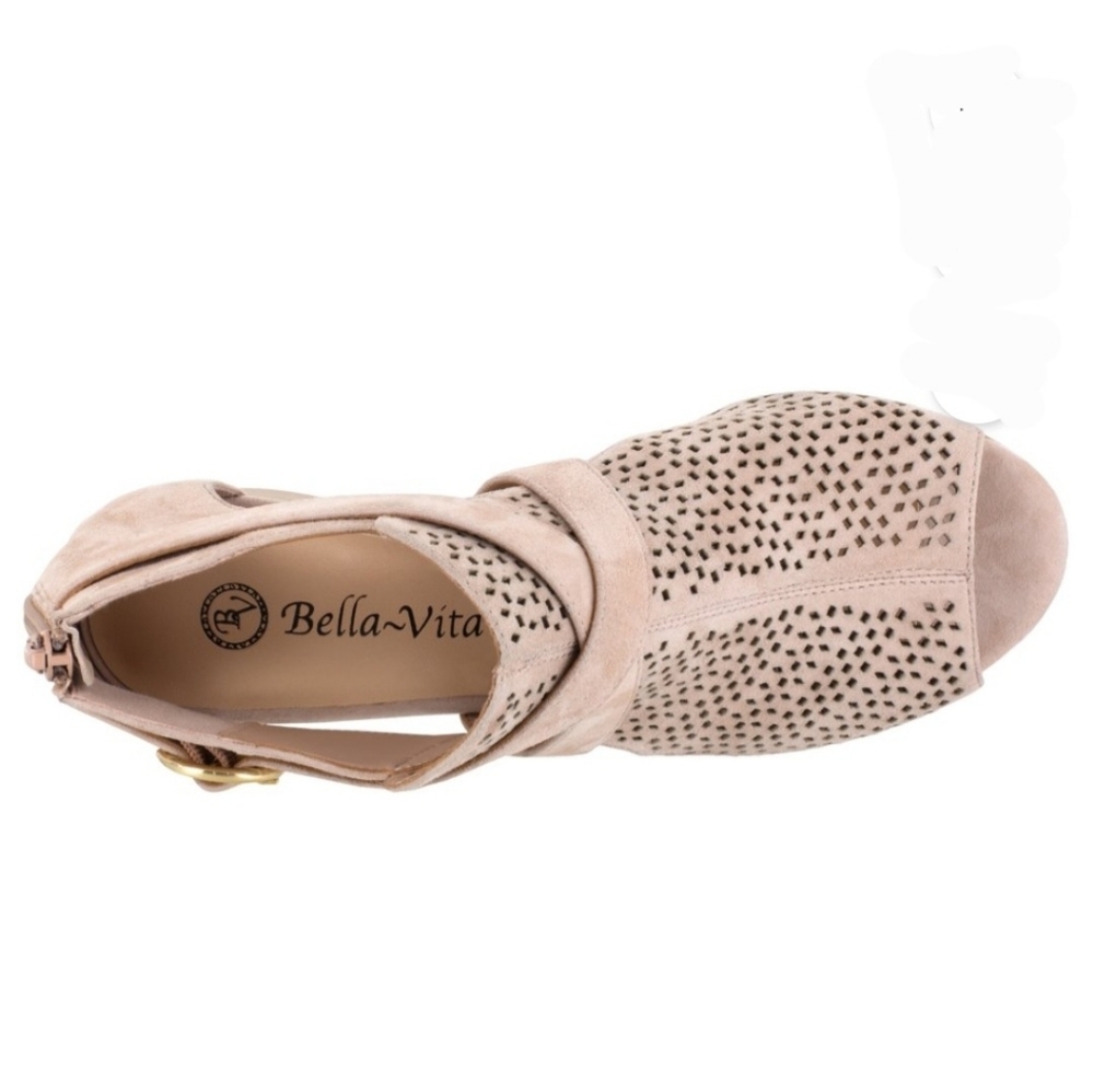 Bella Vita Tan Perforated Sandals 11W - Picture 6 of 8